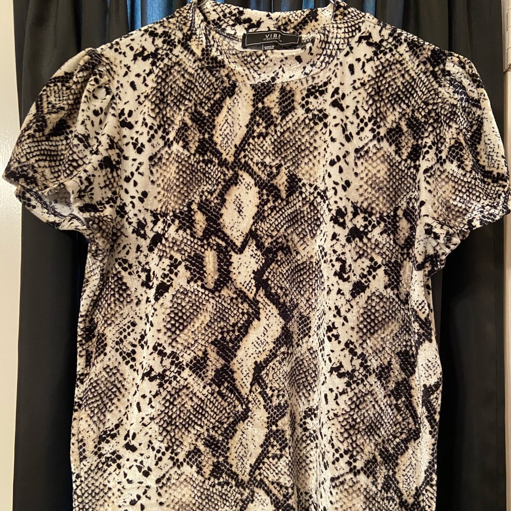 Velvet Snake Print Blouse!